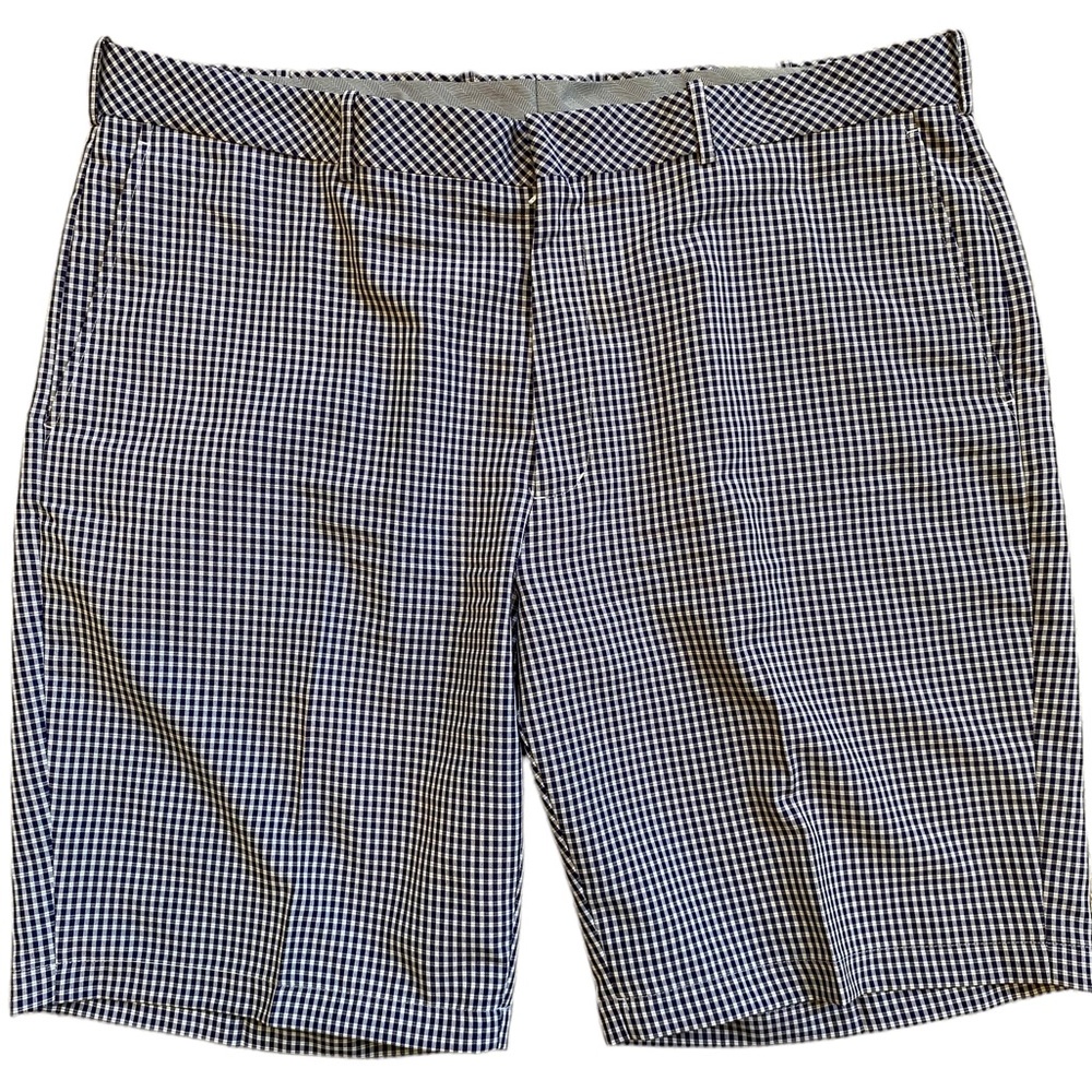 Walter Hagan Men's Waist Size 42 Inch Golf Shorts White and Black Check